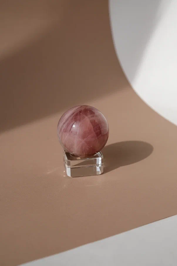 Каменный шар Мадагаскарского Розового кварца