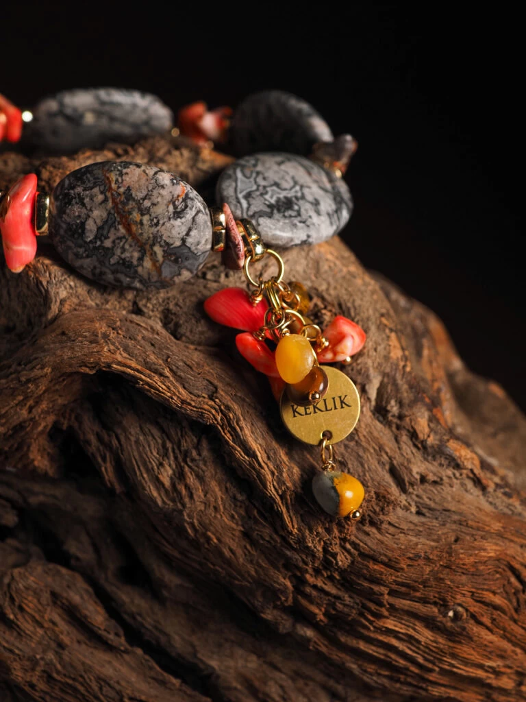 Браслет женский из Яшмы и Коралла