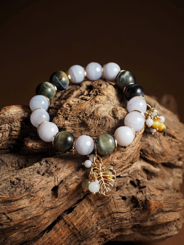 Браслет женский из Сапфирина и Тигрово-Соколиного глаза