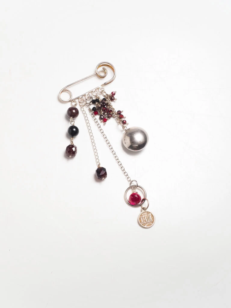 Булавочка из Граната и Шпинели