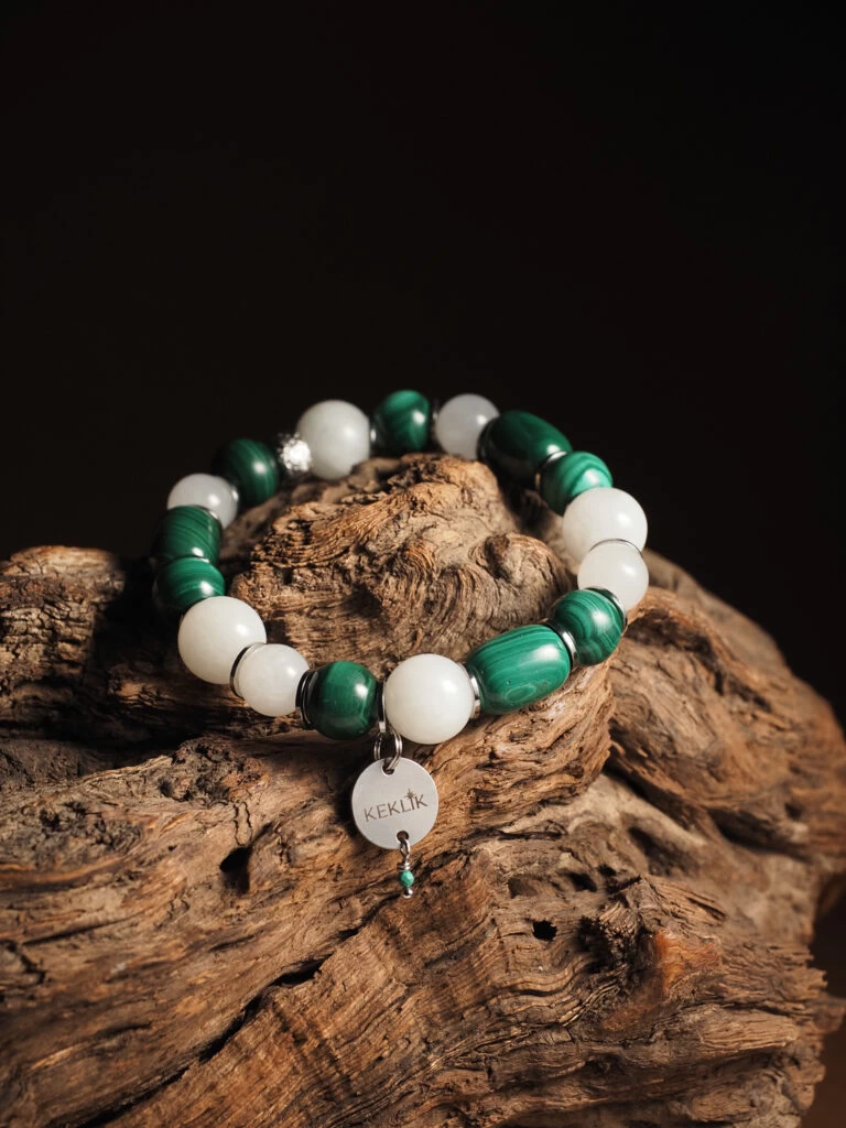 Браслет лаконичный из Малахита и Белого Нефрита