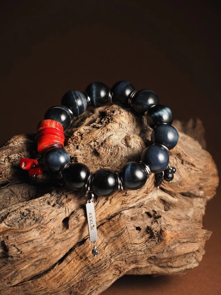 Браслет женский из Соколиного глаза, Коралла и Тигрово-Соколиного глаза