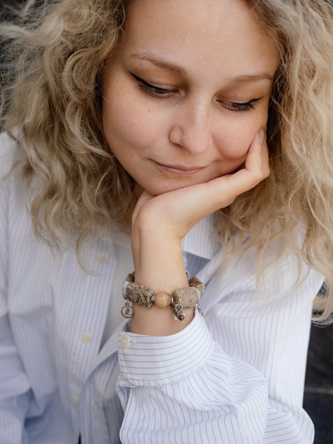 Браслет женский из Агата, Коралла и Сапфирина