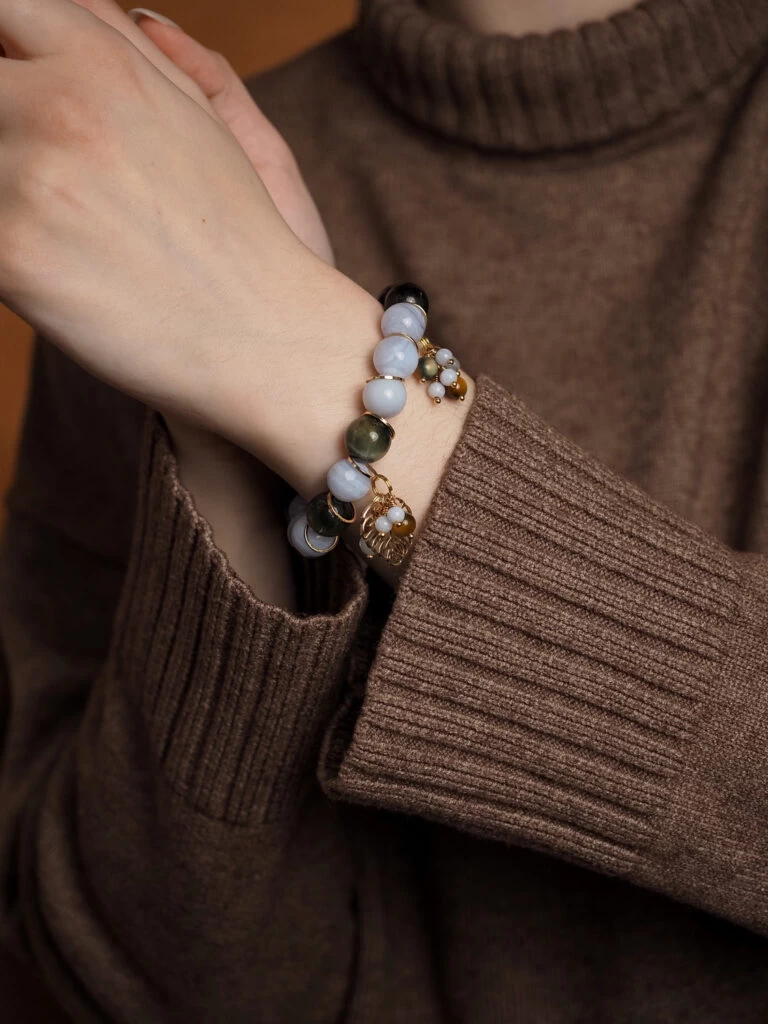 Браслет женский из Сапфирина и Тигрово-Соколиного глаза