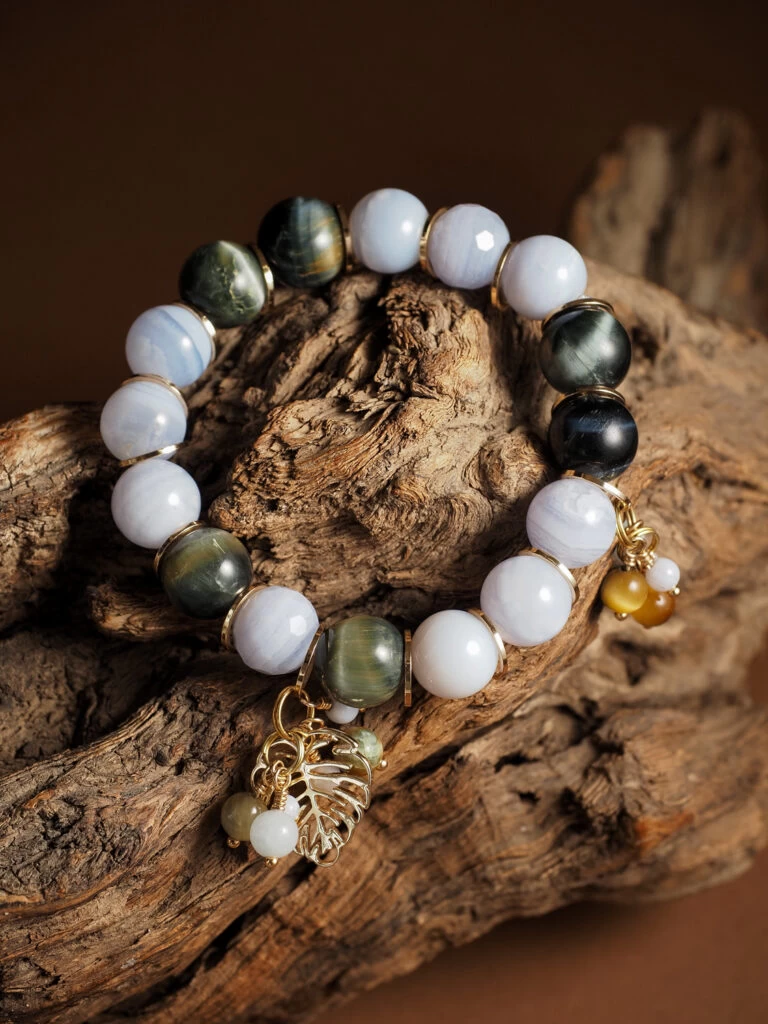 Браслет женский из Сапфирина и Тигрово-Соколиного глаза