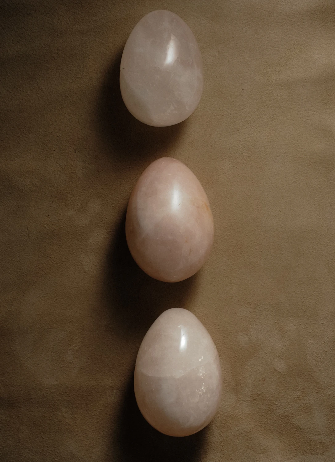 Камень для пространства из Розового Кварца