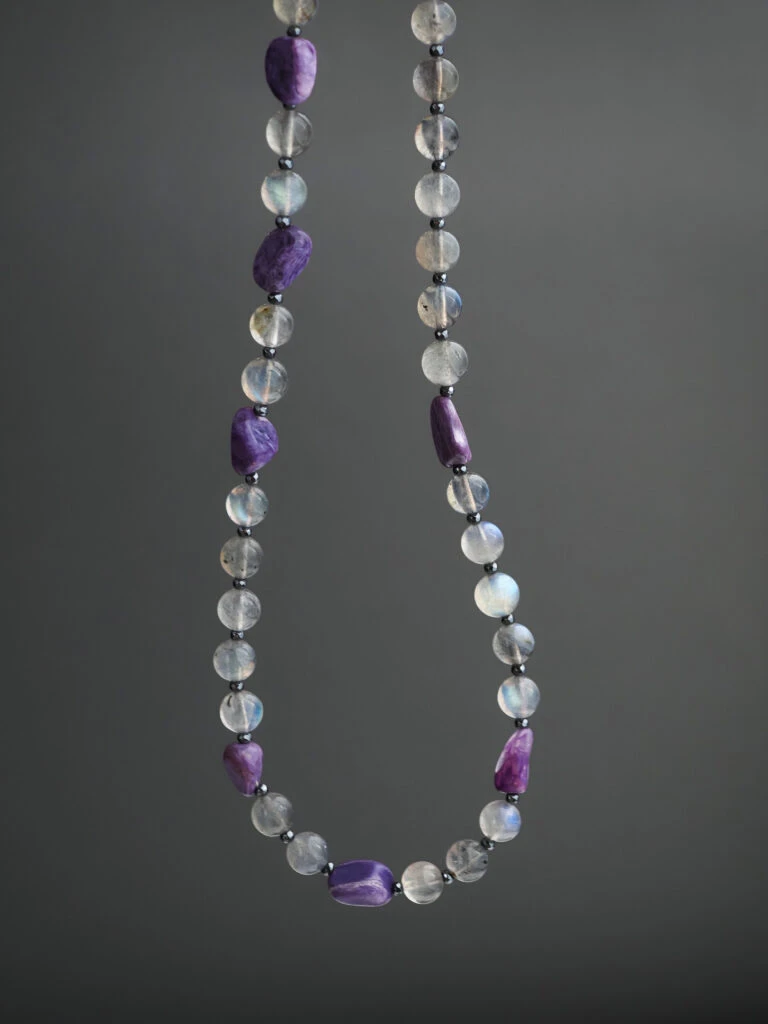 Чокер женский из Чароита и Лабрадора