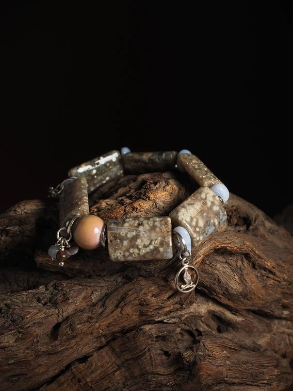 Браслет женский из Агата, Коралла и Сапфирина