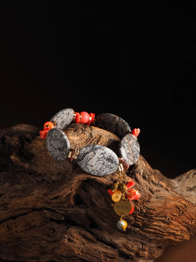 Браслет женский из Яшмы и Коралла