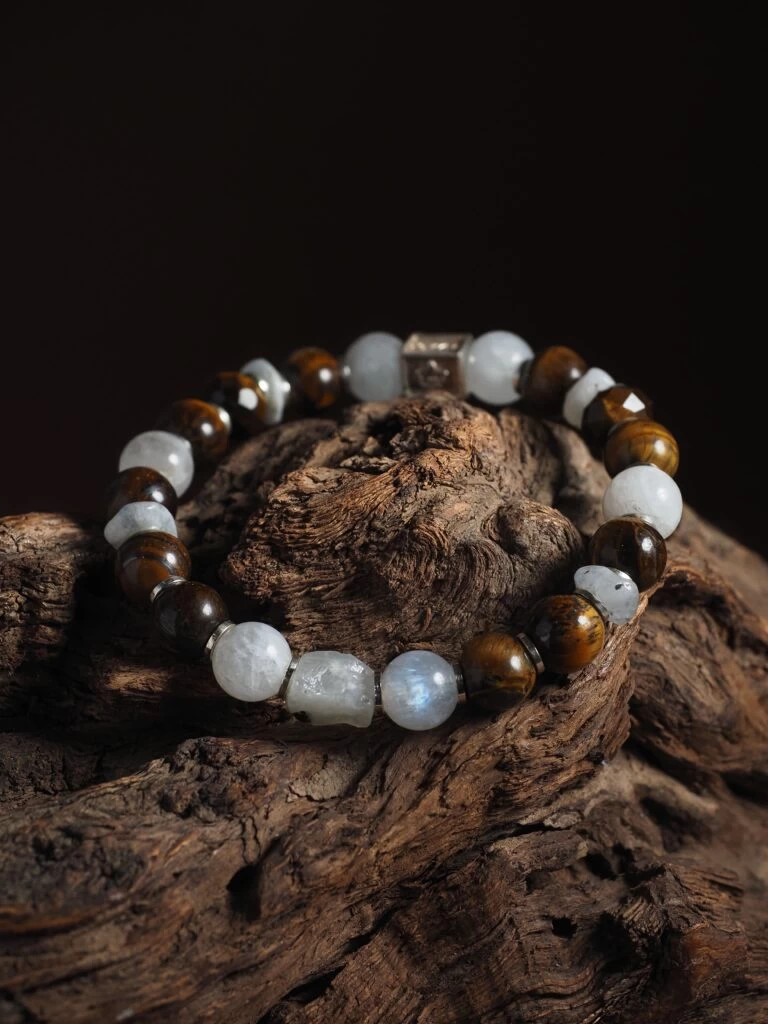 Браслет лаконичный из Адуляра (Лунный камень) и Тигрового глаза