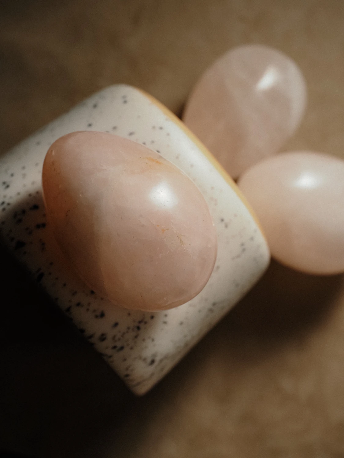 Камень для пространства из Розового Кварца