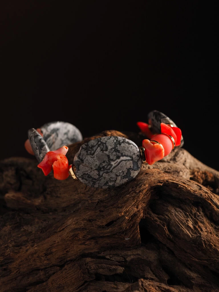 Браслет женский из Яшмы и Коралла