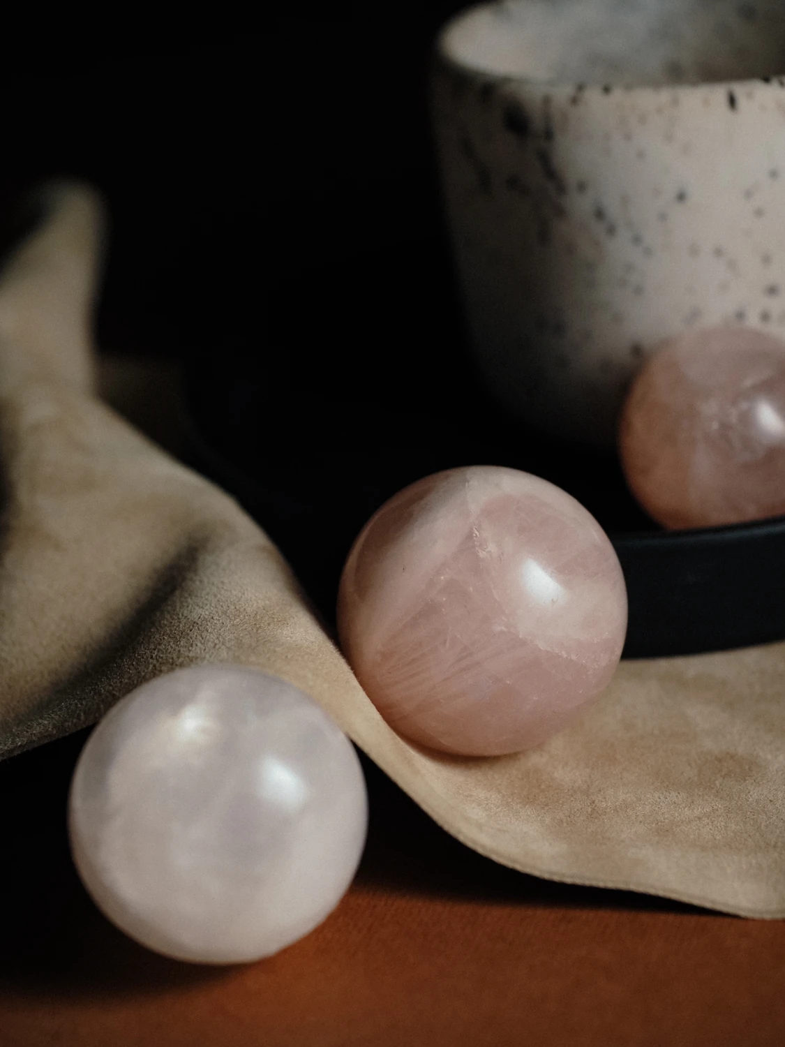 Каменный шар из Розового Кварца