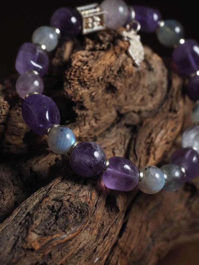 Браслет лаконичный из Лабрадора, Аметиста и Флюорита