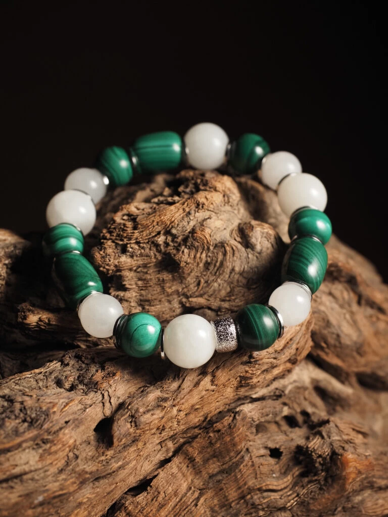 Браслет лаконичный из Малахита и Белого Нефрита