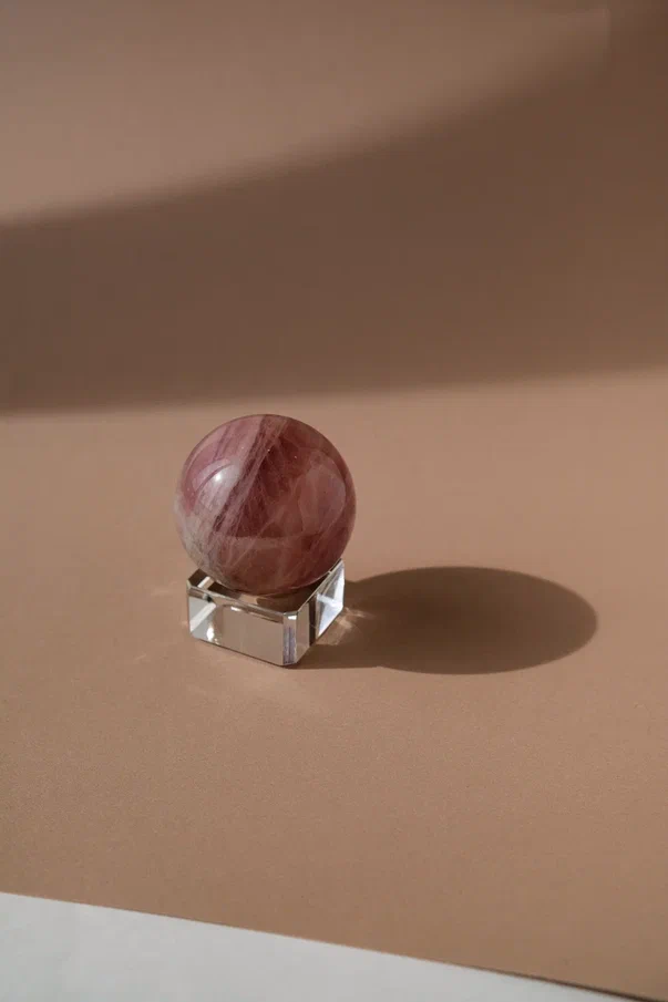 Каменный шар Мадагаскарского Розового кварца