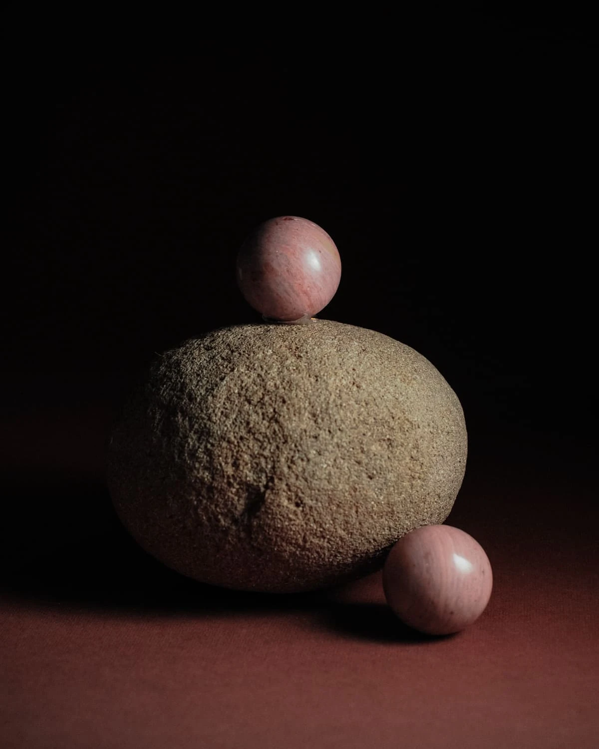 Каменный шар Родонита