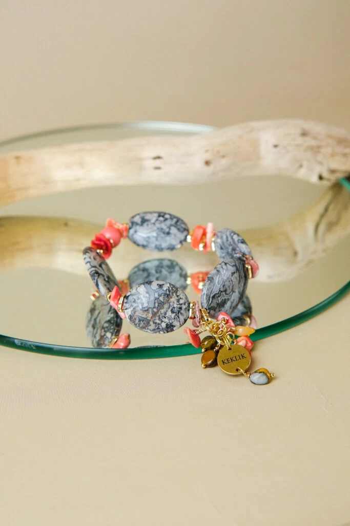 Браслет женский из Яшмы и Коралла