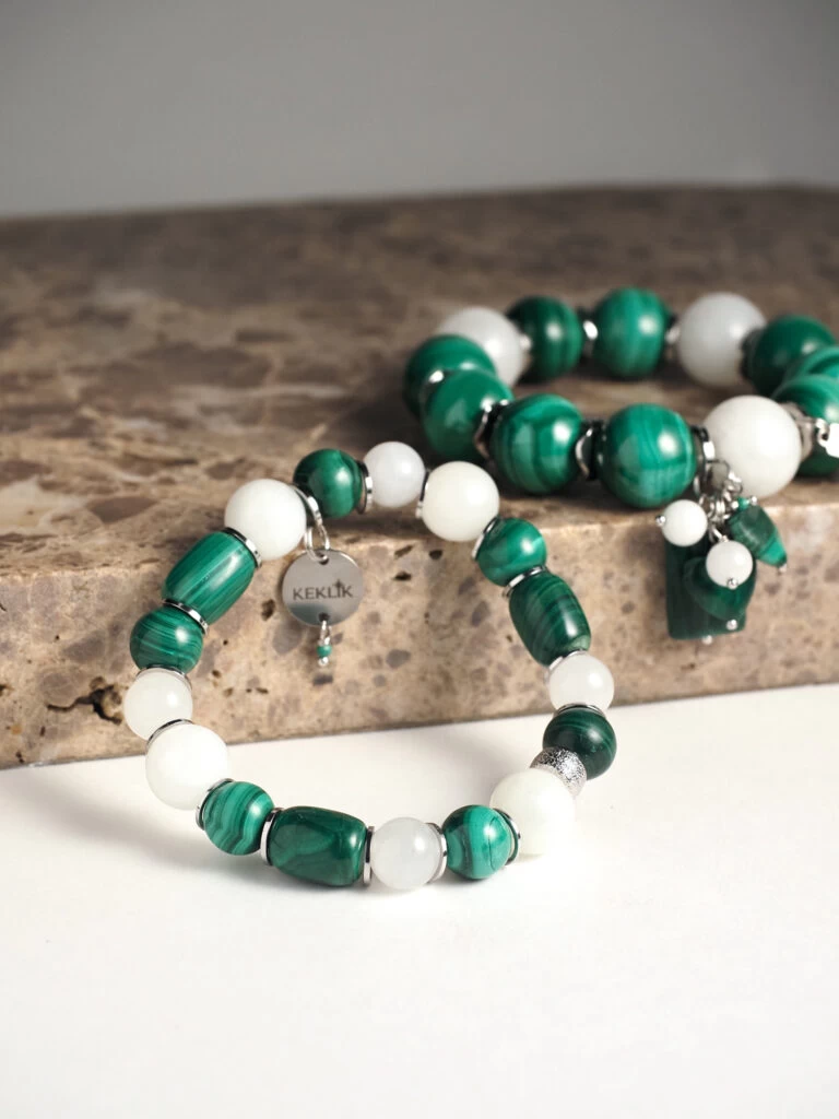 Браслет лаконичный из Малахита и Белого Нефрита