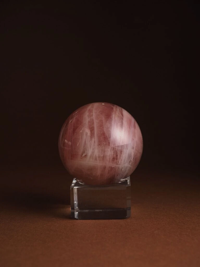Каменный шар Мадагаскарского Розового кварца