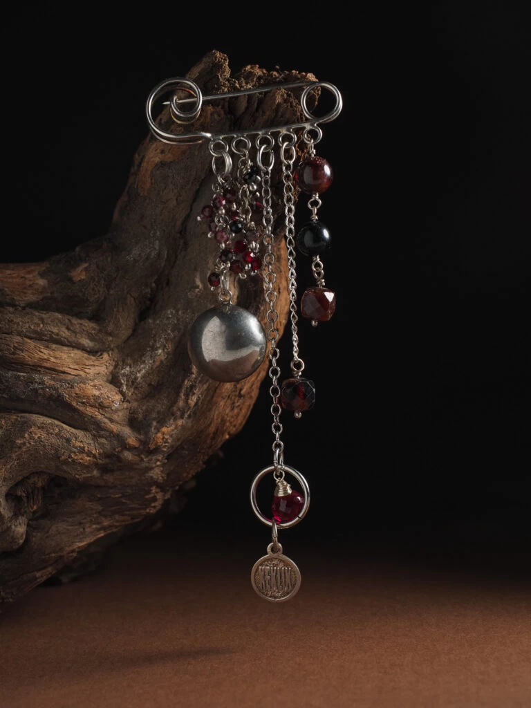 Булавочка из Граната и Шпинели