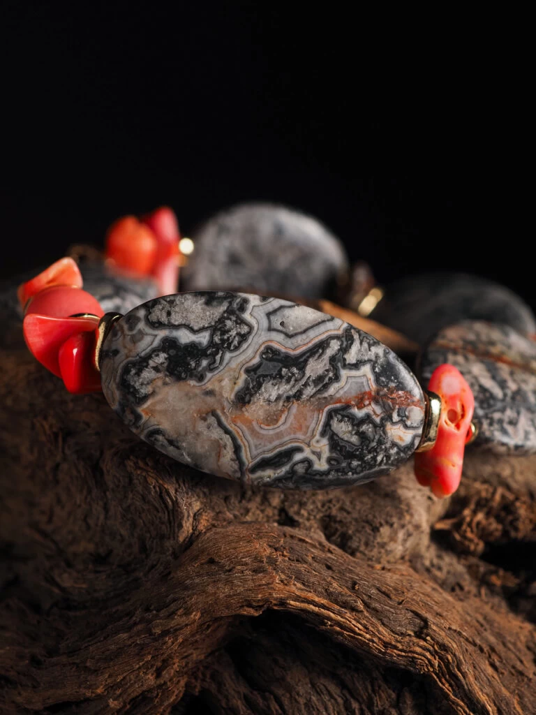 Браслет женский из Яшмы и Коралла
