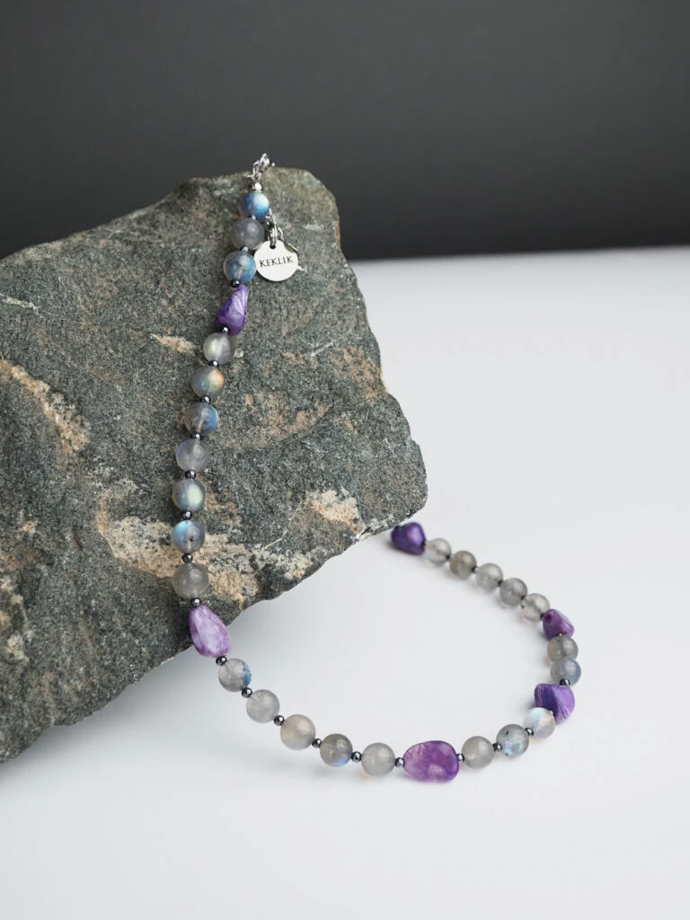 Чокер женский из Чароита и Лабрадора