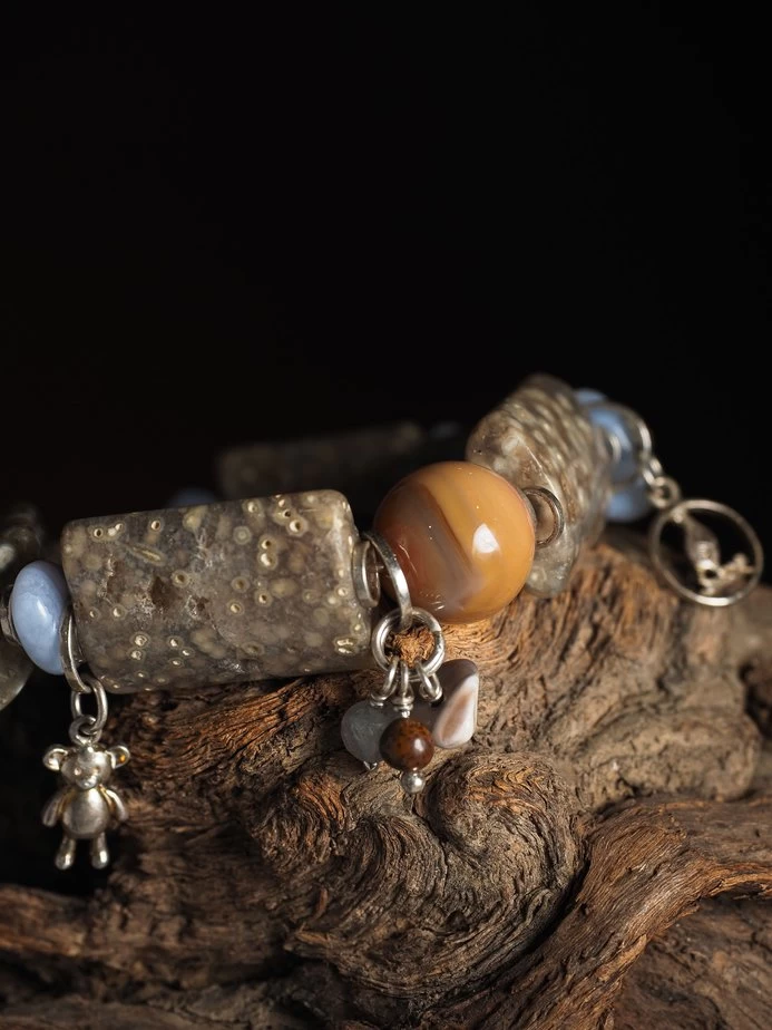 Браслет женский из Агата, Коралла и Сапфирина