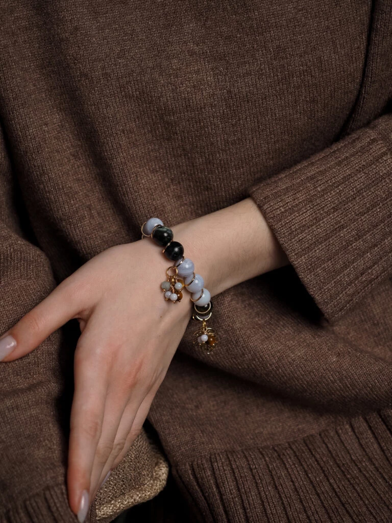 Браслет женский из Сапфирина и Тигрово-Соколиного глаза