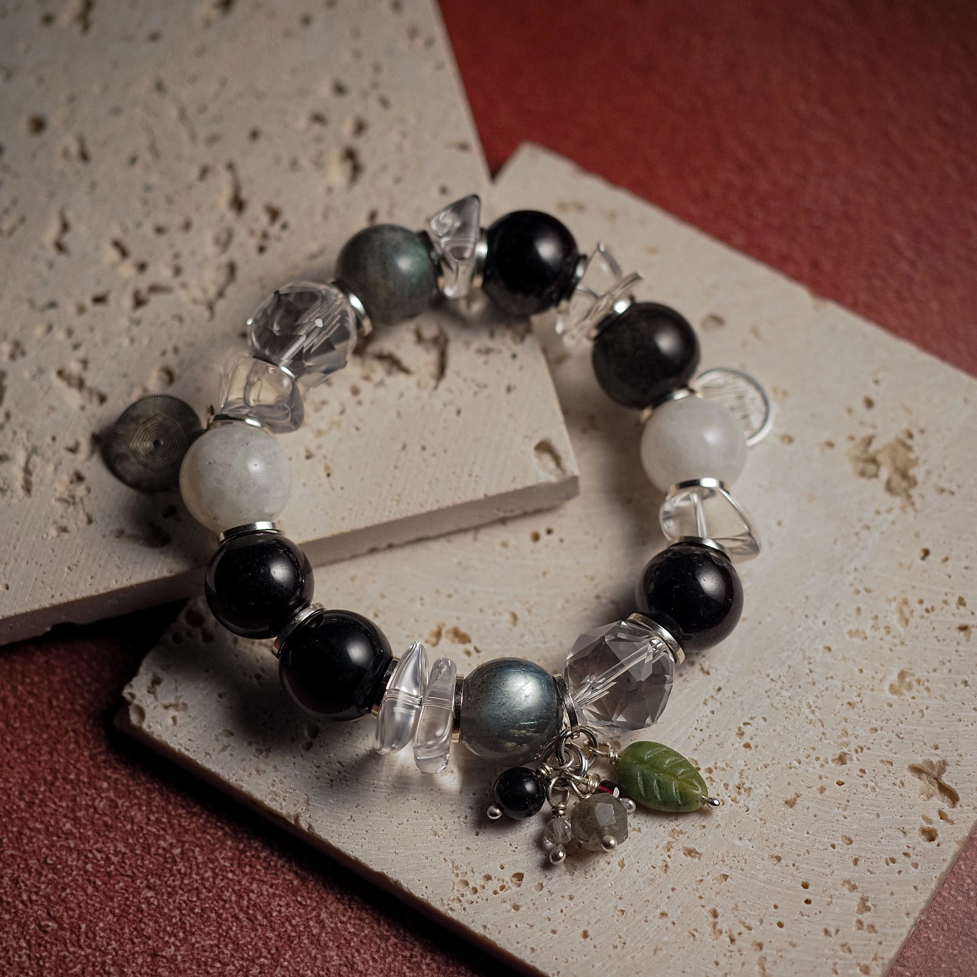 Браслет женский из Горного хрусталя, Граната, Лабрадора, Обсидиана и Лунного камня