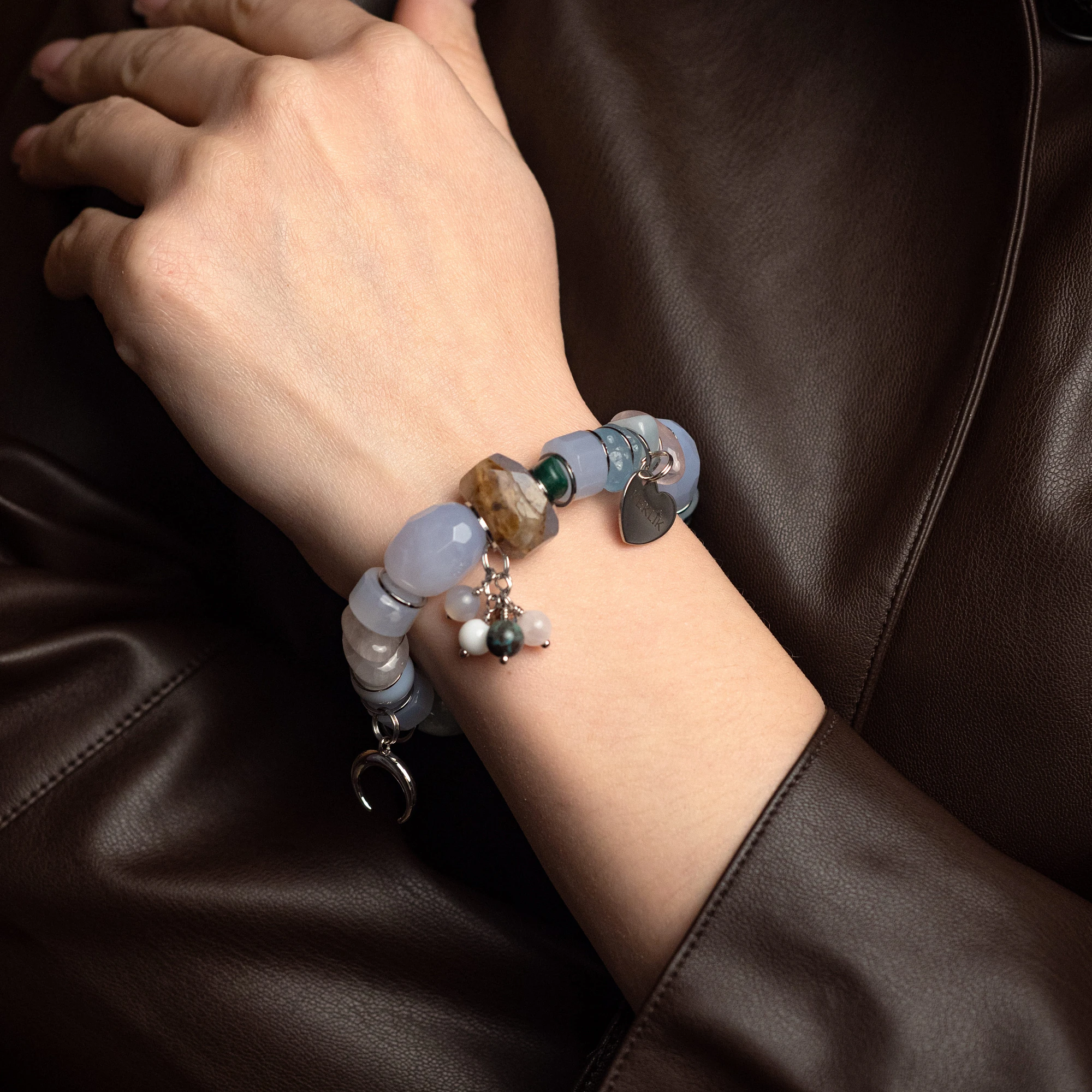 Браслет женский из Аквамарина, Берилла, Малахита, Сапфирина и Халцедона