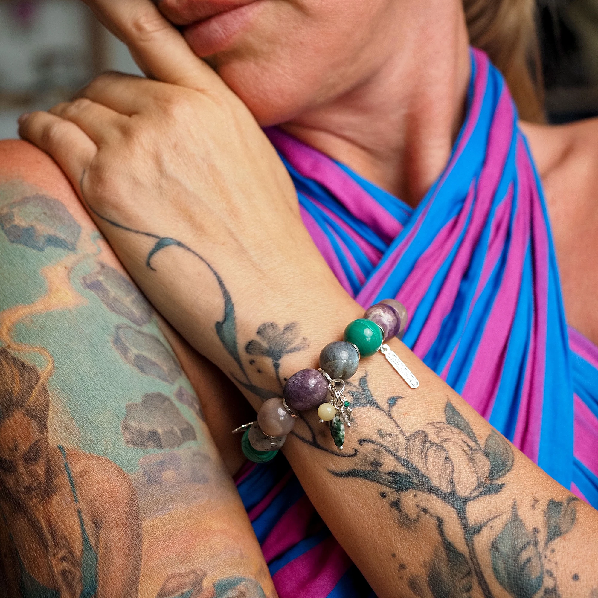 Браслет женский из Аметиста, Лабрадора, Малахита, Солнечного камня и Чароита