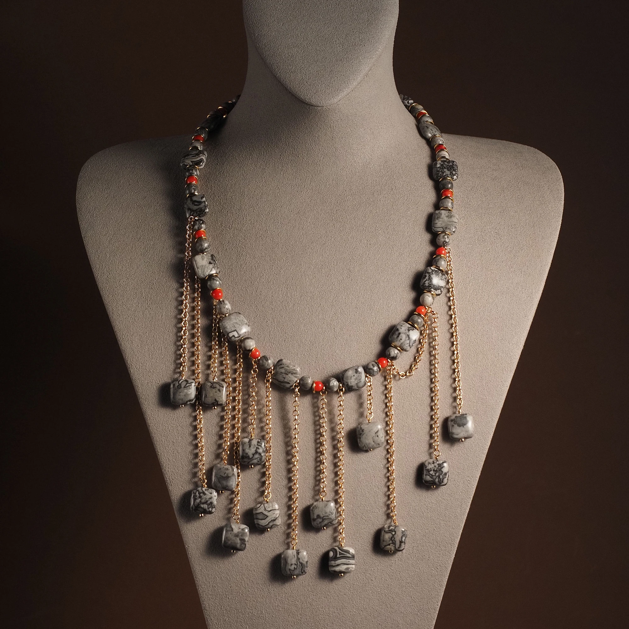 Колье из Яшмы и Коралла