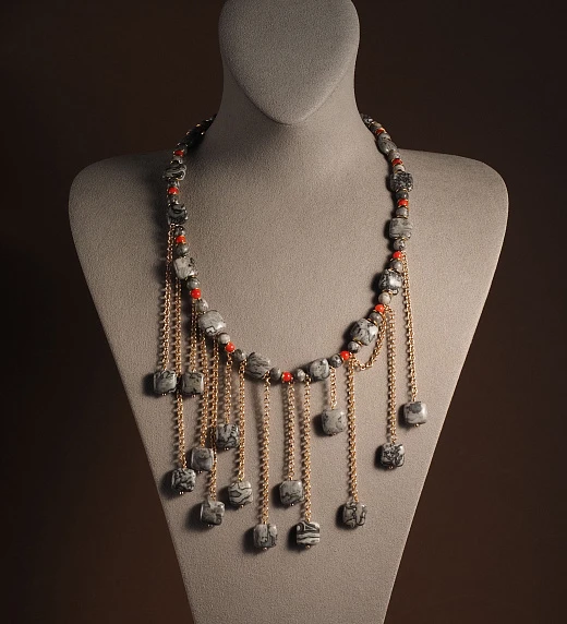 Колье из Яшмы и Коралла