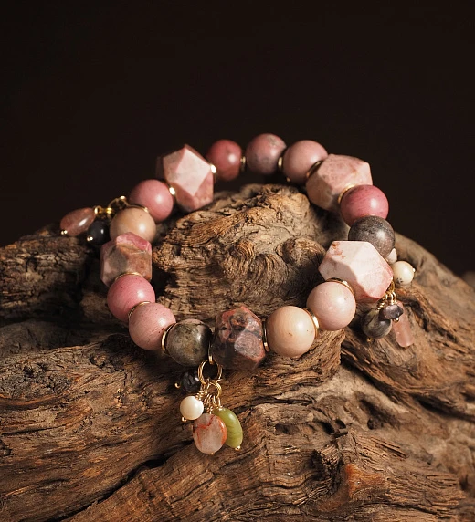 Браслет женский из Родонита