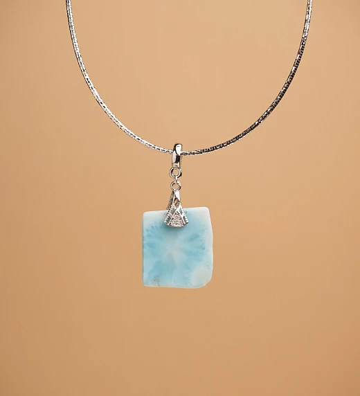 Кулон из Ларимара