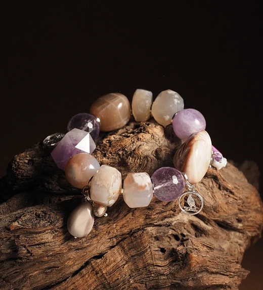 Браслет женский из Аметиста, Сакурового Агата, Перламутра и Солнечного камня