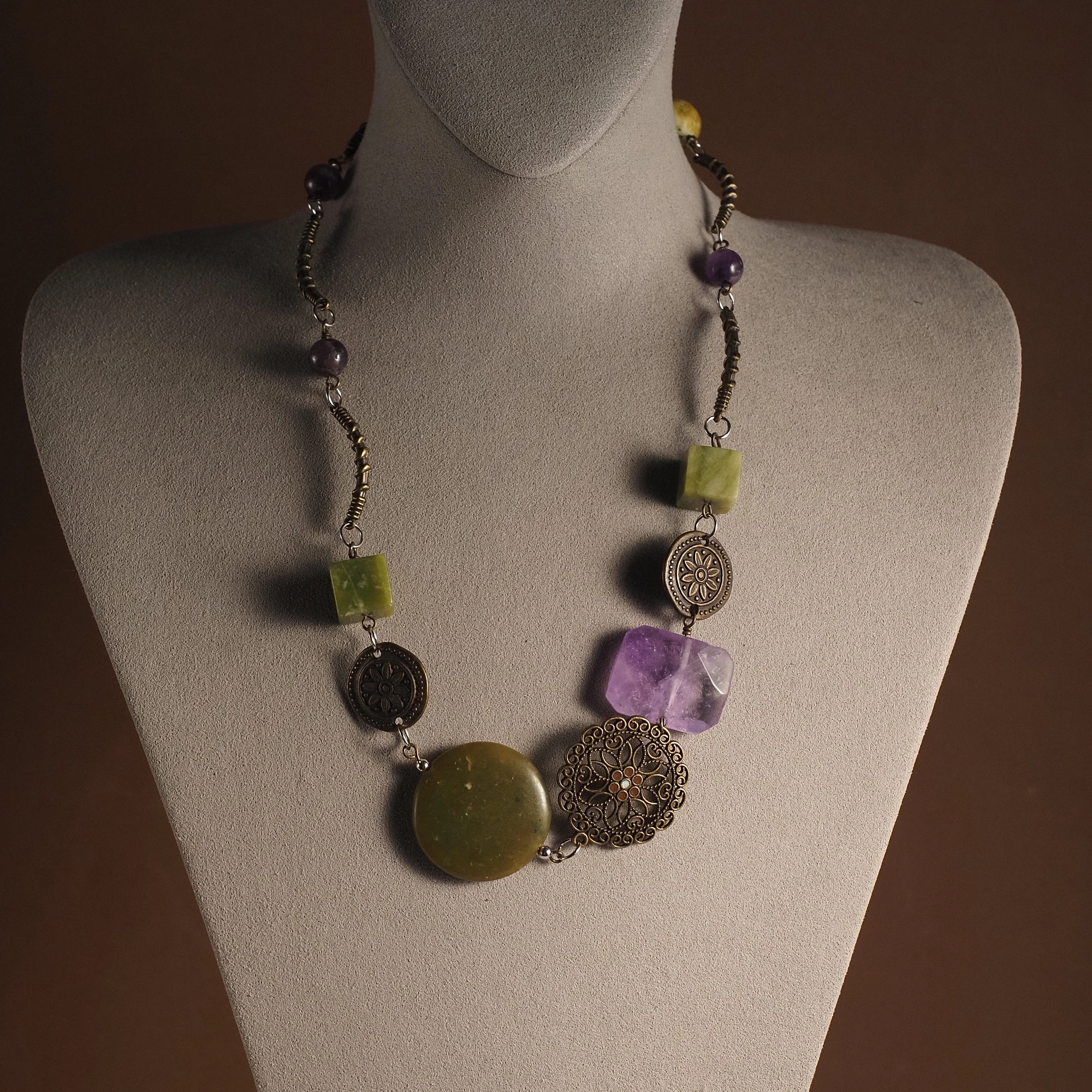 Колье из Аметиста, Жадеита и Нефрита