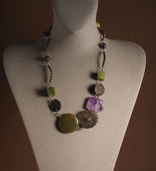 Колье из Аметиста, Жадеита и Нефрита