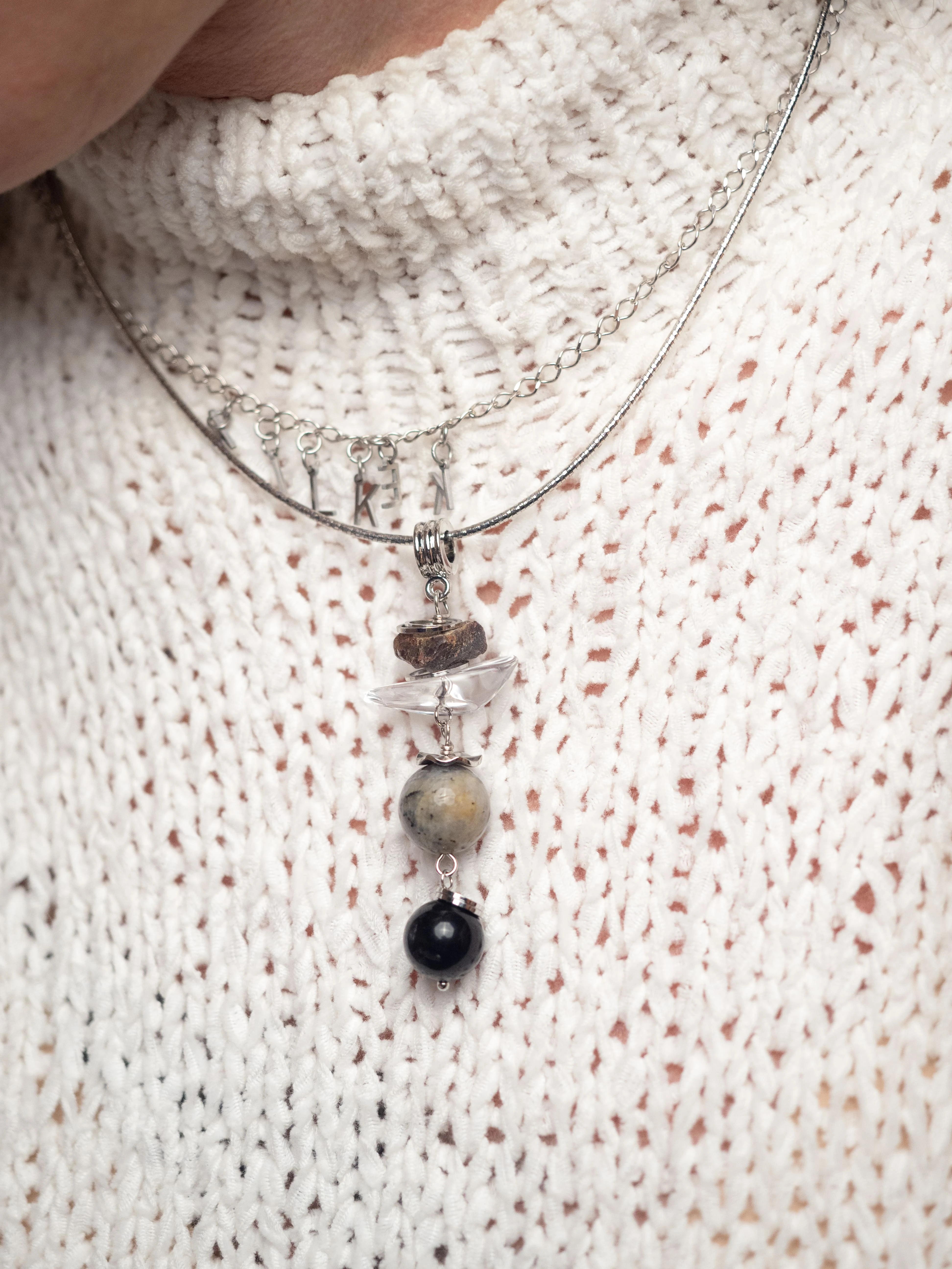 Подвеска из Горного хрусталя, Граната, Лабрадора и Обсидиана