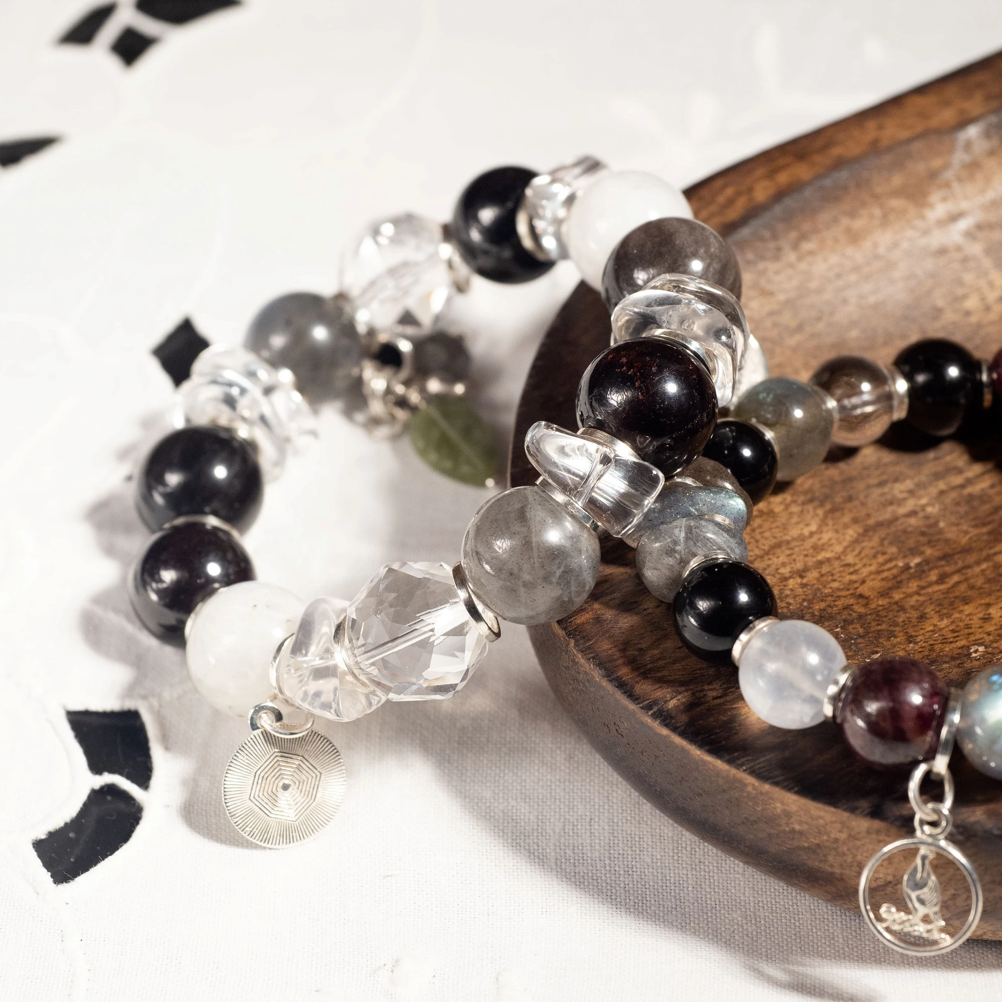 Браслет женский из Горного хрусталя, Граната, Лабрадора, Обсидиана и Лунного камня