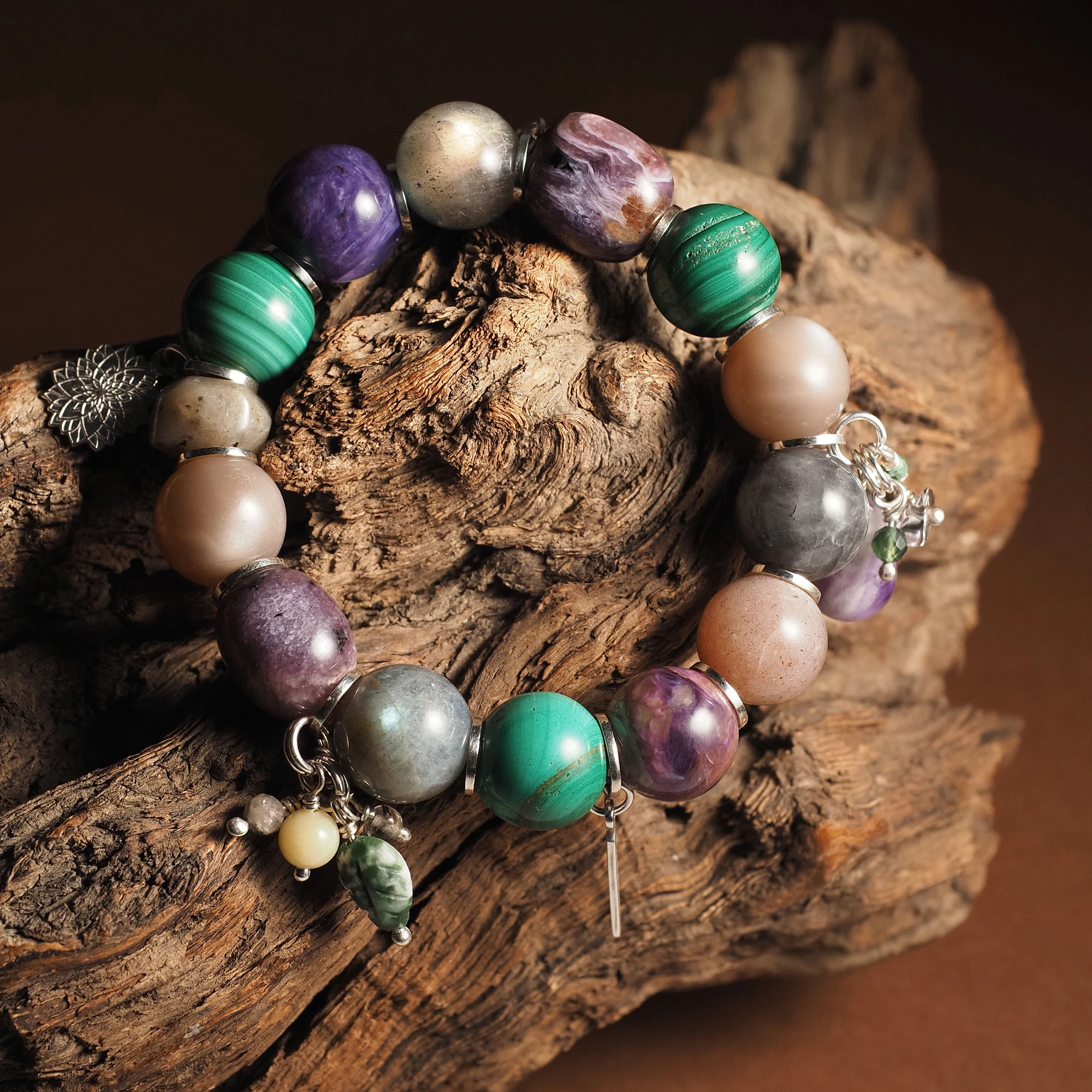 Браслет женский из Аметиста, Лабрадора, Малахита, Солнечного камня и Чароита