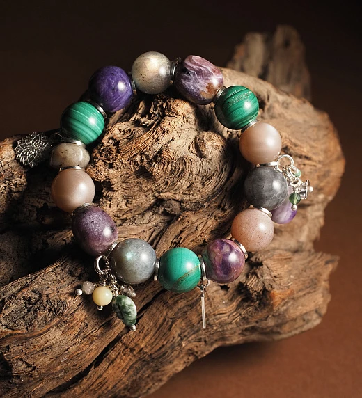 Браслет женский из Аметиста, Лабрадора, Малахита, Солнечного камня и Чароита