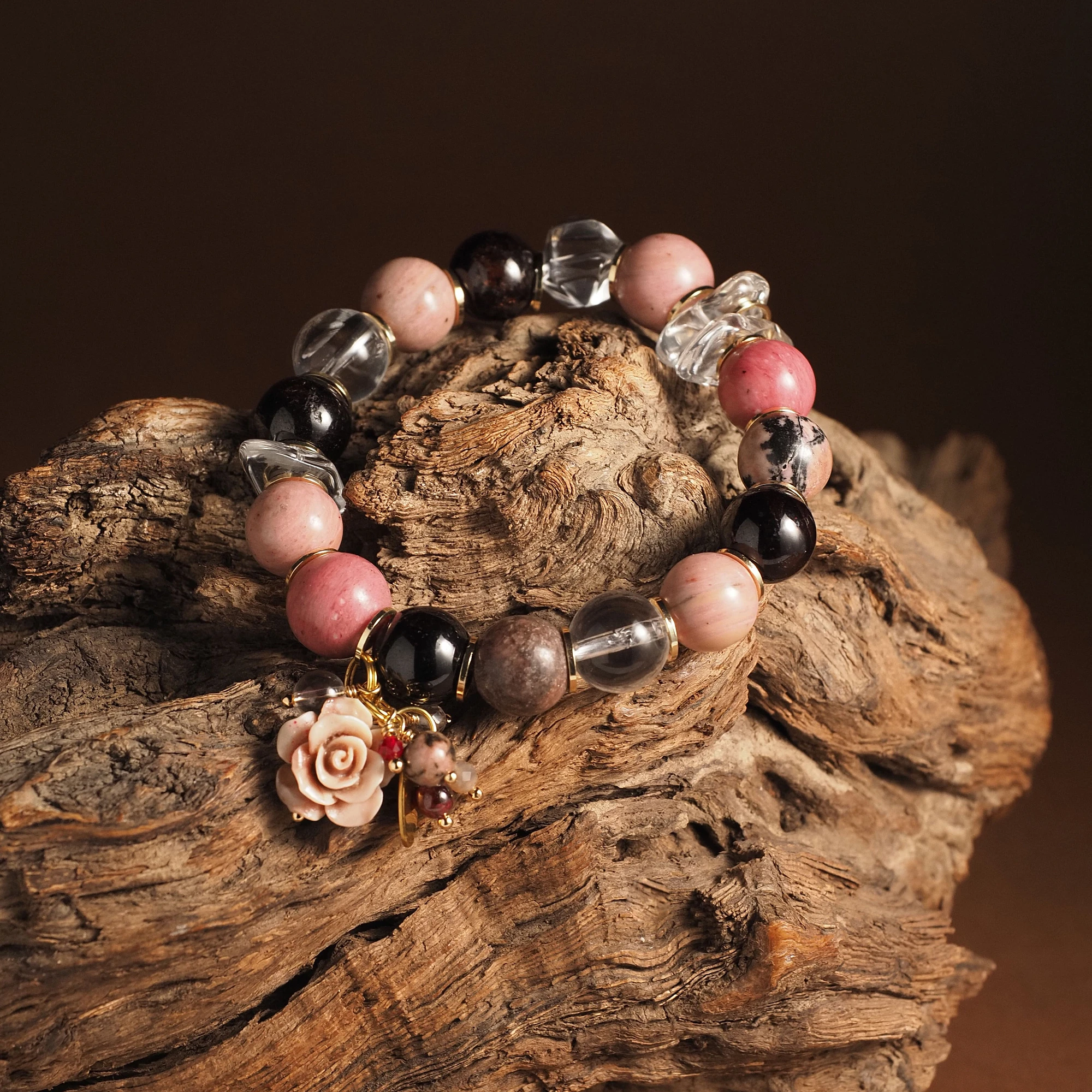 Браслет женский из Граната, Горного хрусталя и Родонита