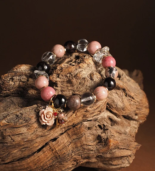 Браслет женский из Граната, Горного хрусталя и Родонита