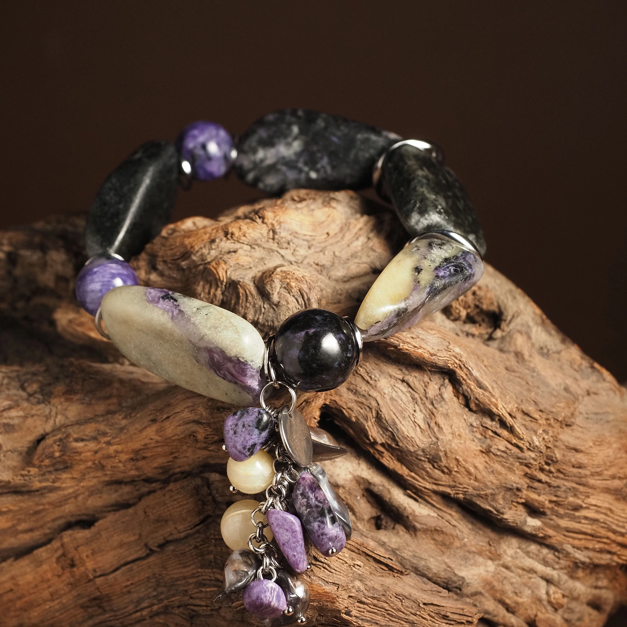 Браслет женский из Чароита