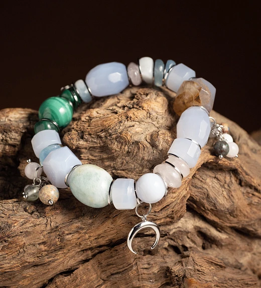 Браслет женский из Аквамарина, Берилла, Малахита, Сапфирина и Халцедона