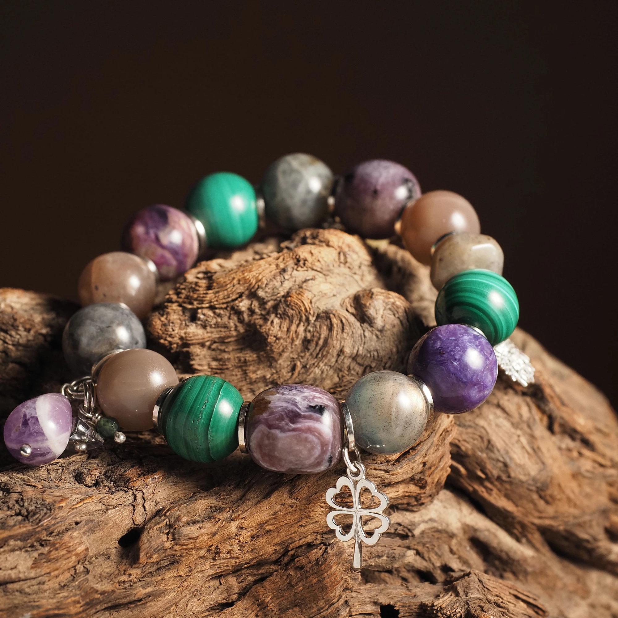 Браслет женский из Аметиста, Лабрадора, Малахита, Солнечного камня и Чароита