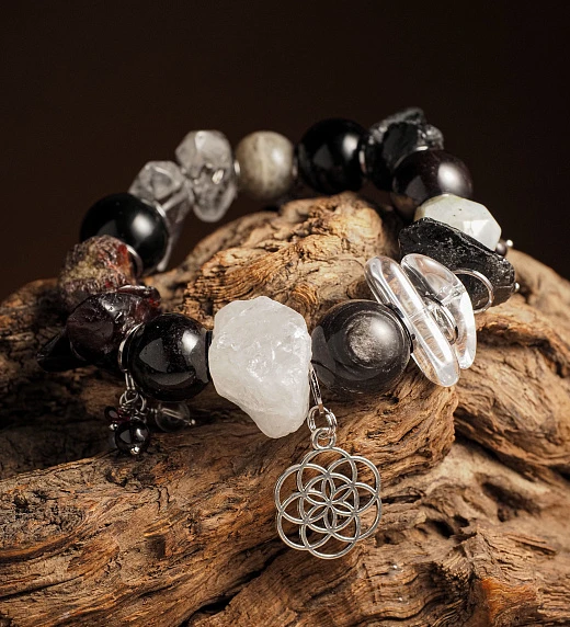 Браслет женский из Горного хрусталя, Граната, Лабрадора, Мориона и Обсидиана