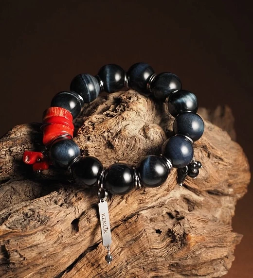 Браслет женский из Соколиного глаза, Коралла и Тигрово-Соколиного глаза